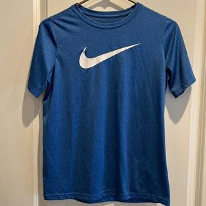Boys Nike DriFit tee in blue heather white Nike symbol on front. Size X-Large